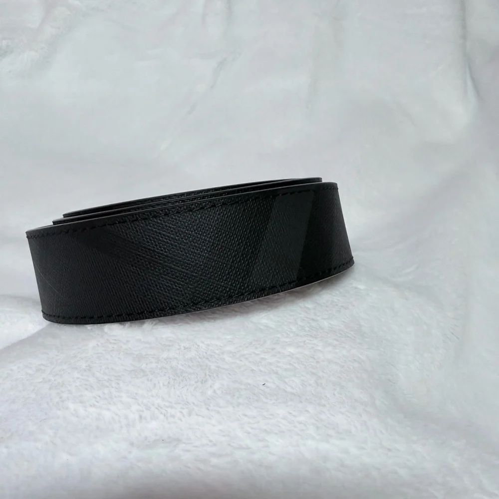 👨🏻Burberry Black Leather Belt reversible size 40/100